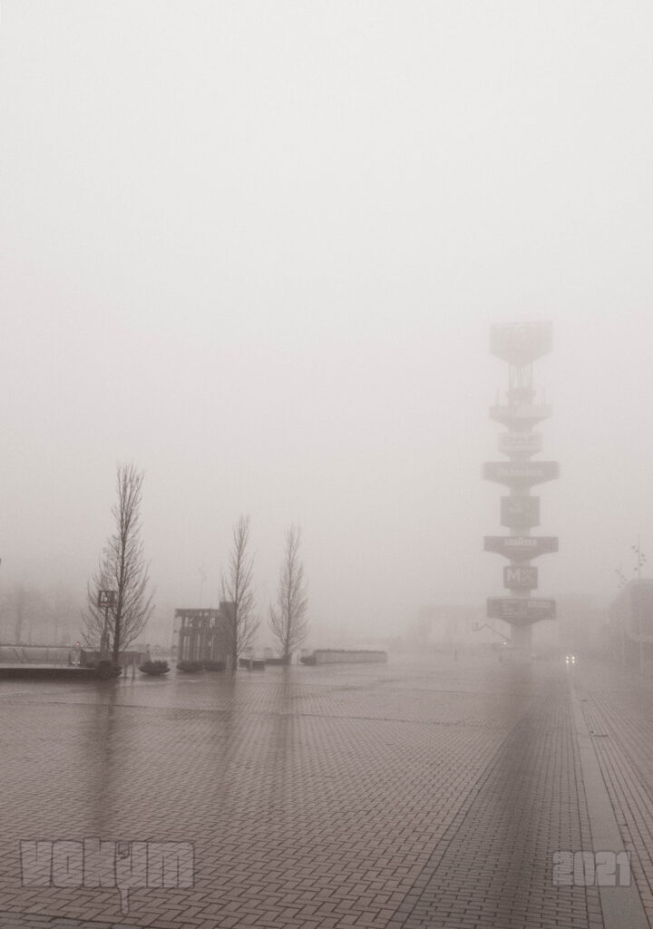 Misty Amsterdam (zuid). Europaplein. The iconic RAI advertisment tower.